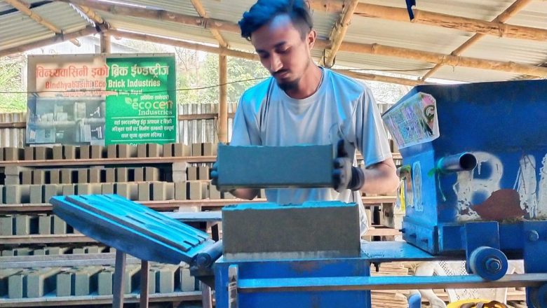 गाउँमै इँटा उद्योग चलाएर स्वरोजगार बनेका इञ्जिनिर प्रमोद