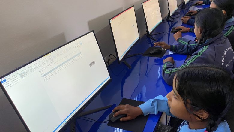 काभ्रेको संसारीदेवी आधारभूत विद्यालयमा कम्युटर प्रयोगशाला