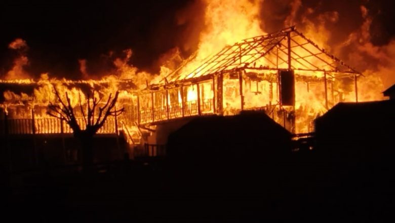 Fire in a hotel destroys four buildings in Rara