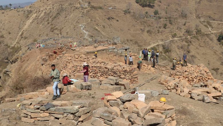 ऐतिहासिक स्थल अजयमेरुकोटको उत्खनन गरिँदै