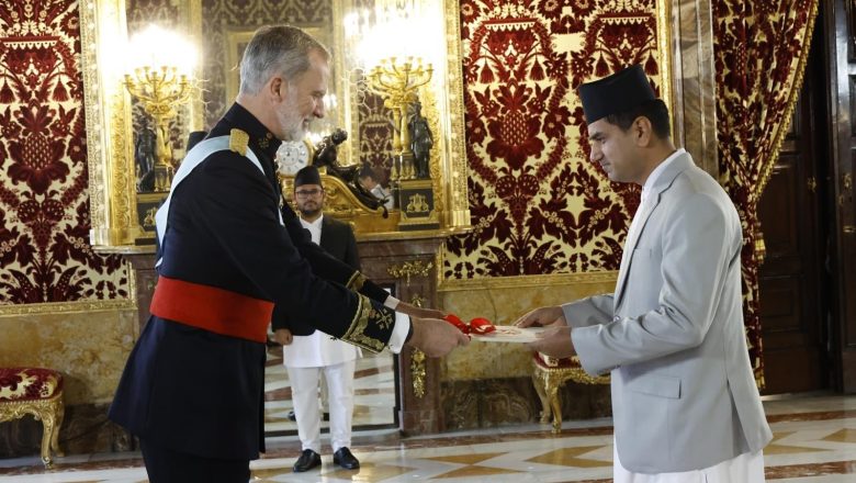 राजदूत नेपालद्वारा स्पेनका राजासमक्ष ओहदाको प्रमाणपत्र पेस