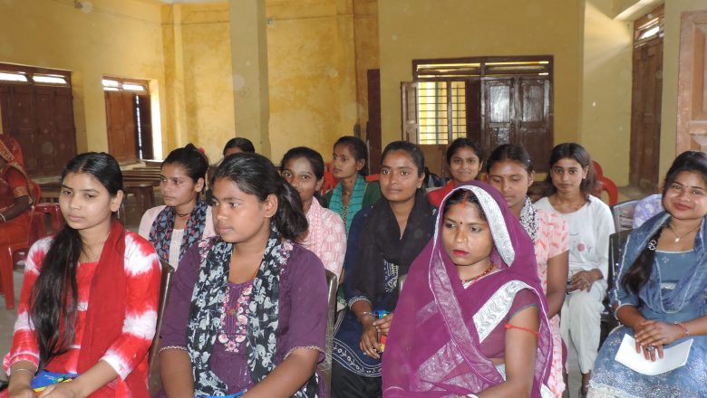 मिथिला ‘पेन्टिङ’ सिकाइमा जम्दै किशोरी