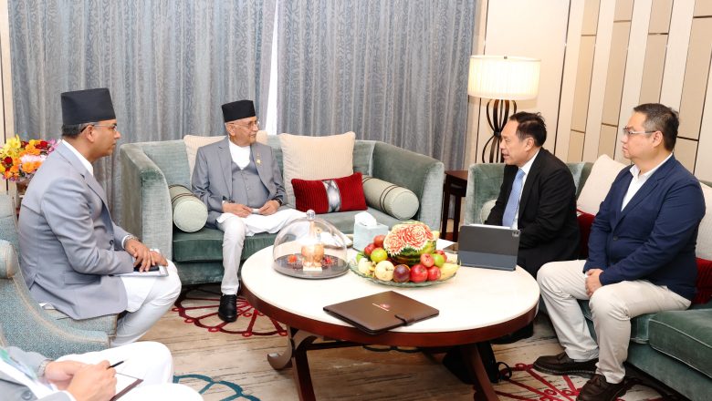 प्रधानमन्त्रीसँग प्रथम थाइ सगरमाथा आरोहीको भेट