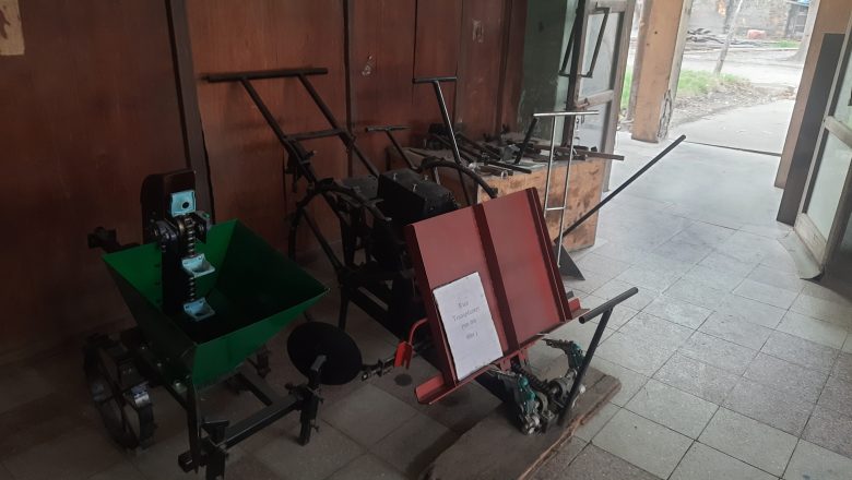 ३२ महिनामा १६ थरिका औजार विकास