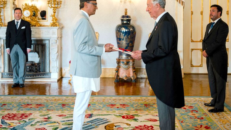 राजदूत पौडेलद्वारा ओहदाको प्रमाणपत्र पेस