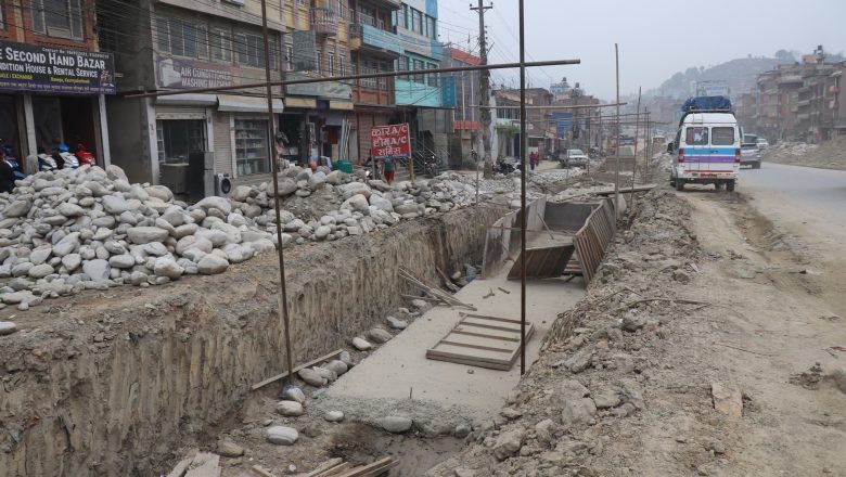 धुलिखेल–साँगा सडकः पुलबजार क्षेत्रमा काम रोकियो