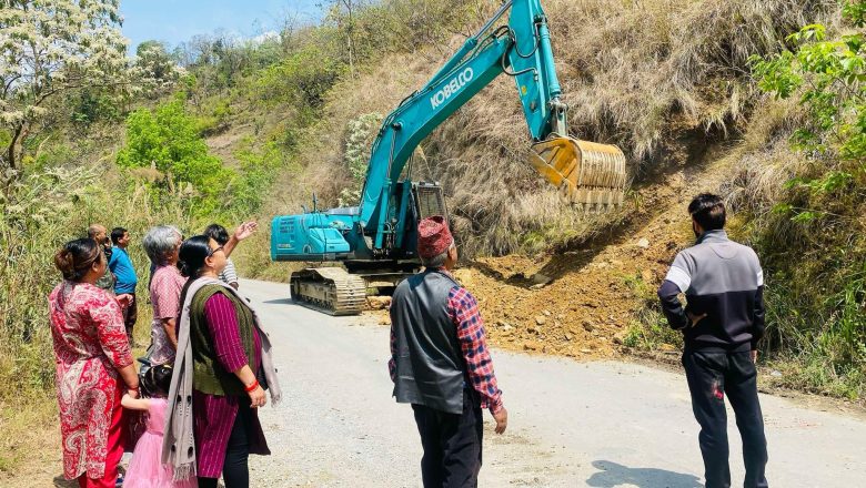 वालिङ–हुवास सडक धमाधम कालोपत्र हुँदै