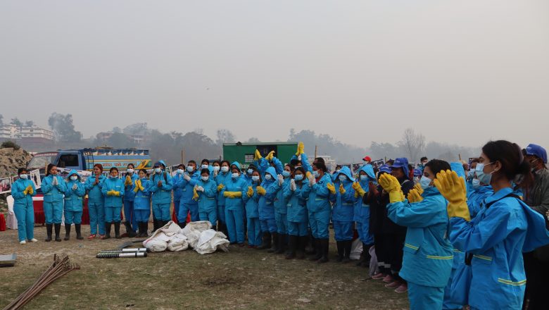 काठमाडौँका नदी र खोलाबाट स्वयंसेवकद्वारा फोहर सङ्कलन