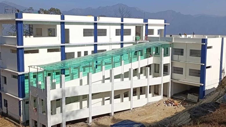 ऐसेलुखर्कमा निर्माणाधीन पालिकास्तरीय अस्पताल भवन निर्माणको अन्तिम चरणमा