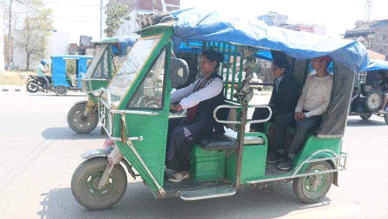 रिक्सा चालक महिलाको कथाः गुजारा चलाउन सहज