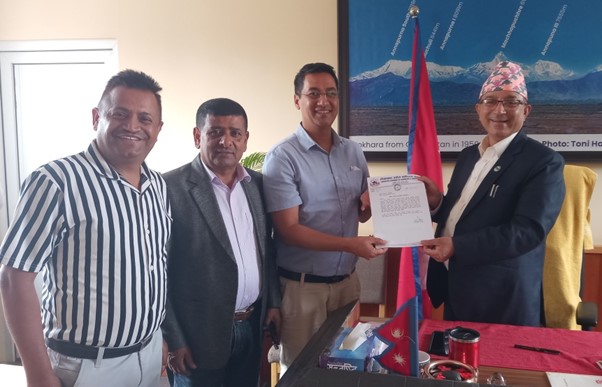 बाटो निर्माण ढिलाइसम्बन्धी महानगर प्रमुखलाई ध्यानाकर्षण