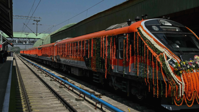 रणनीतिक रेलवे उद्घाटन गर्न भारतीय प्रधानमन्त्री मोदी काश्मीरमा