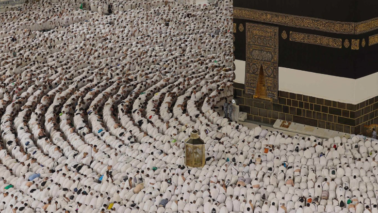 साउदी अरबमा हज समाप्त हुँदै जाँदा मुस्लिम तीर्थयात्रीहरूले ‘शैतानलाई ढुङ्गा’ हाने