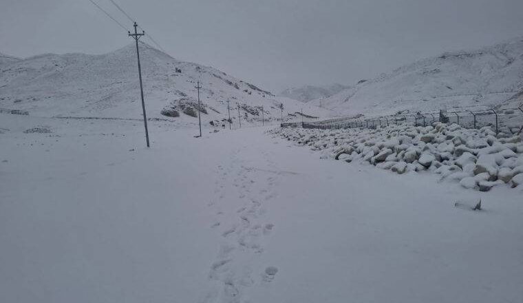 हिमपातका कारण अलपत्र परेका यात्रुको उद्धार ।।