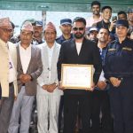 ओलि लाई हराएको बालेन ले लिए प्रमाणपत्र ।।